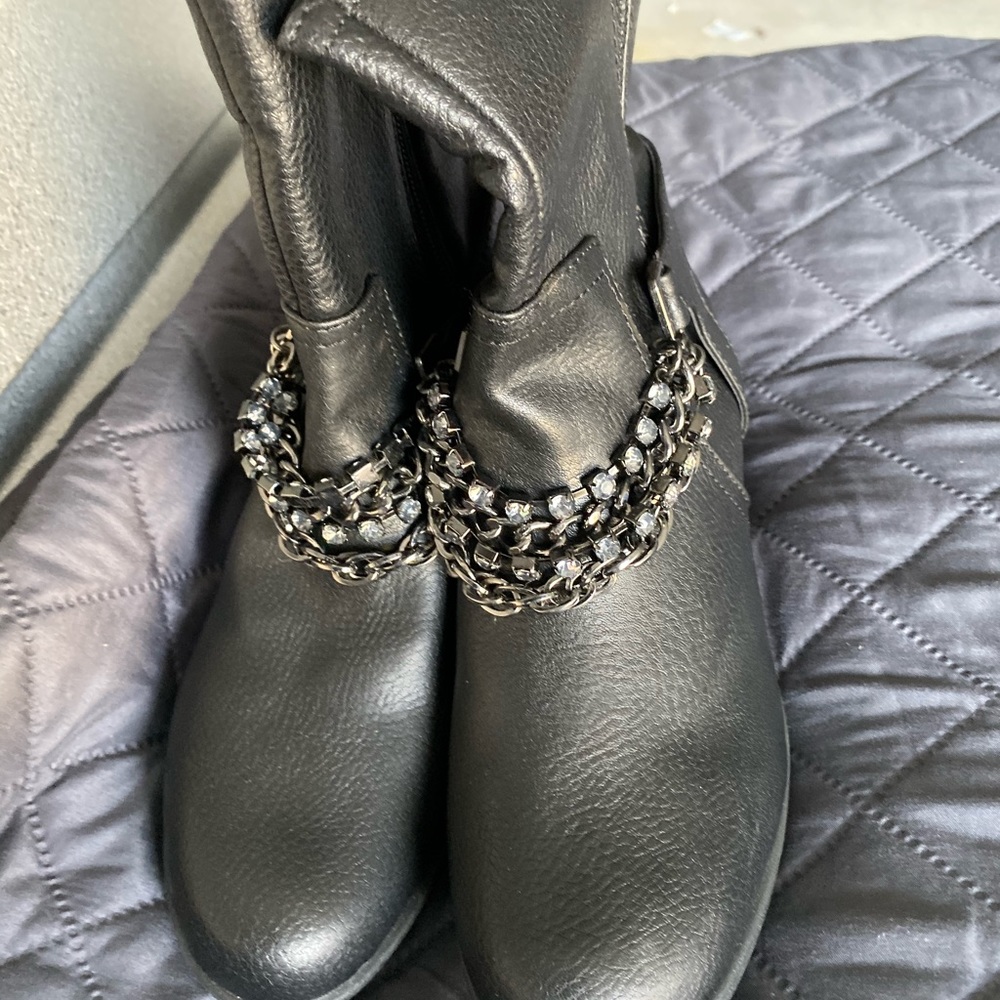 Simply Vera wang boots new